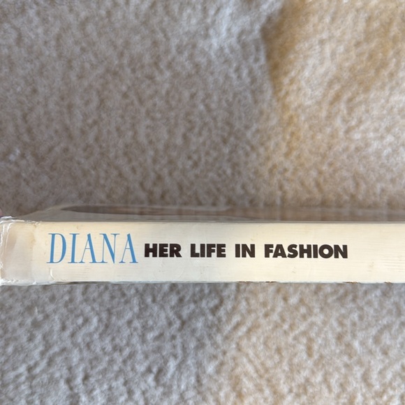 Princess Diana, her life in fashion coffee table book - Picture 8 of 9